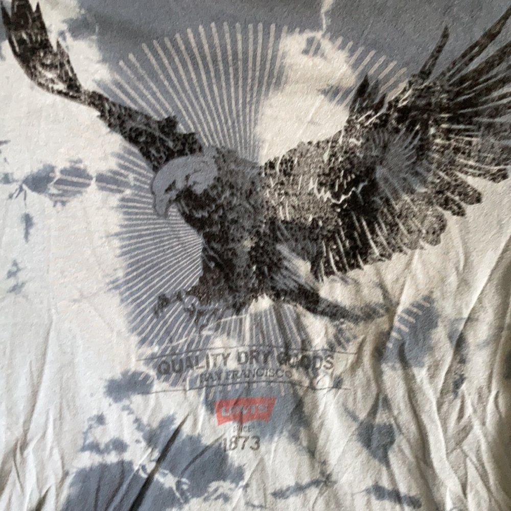 Levi’s Tee - Picture 2 of 4